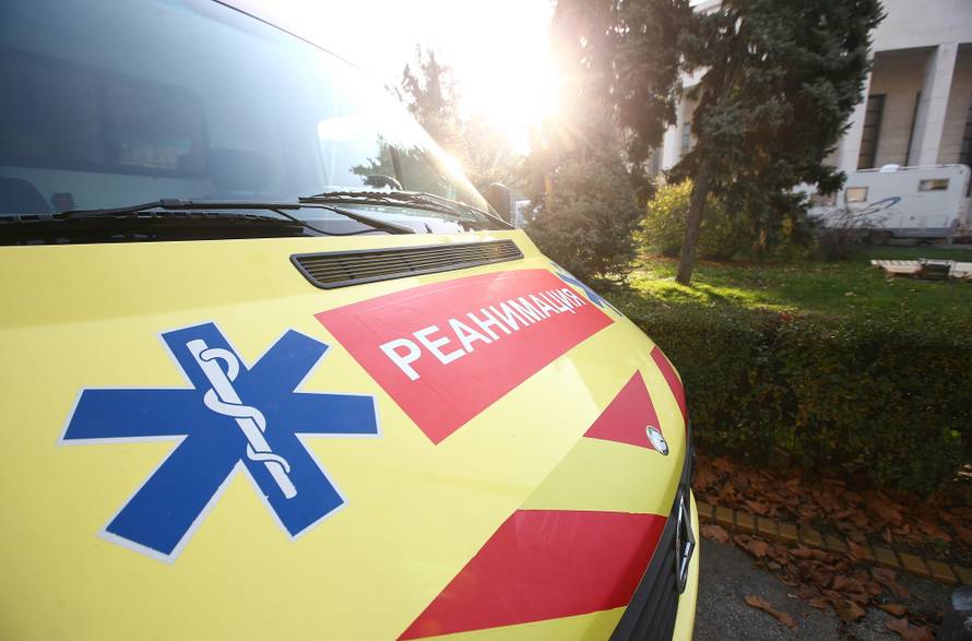 Loše im se piše: Auto ruske policije pred zgradom HDZ-a