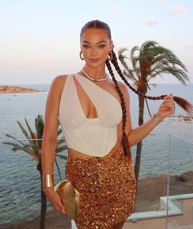 FOTO Misica iz Britanije: Previše sam zgodna i uspješna pa mi muškarci uopće ne prilaze