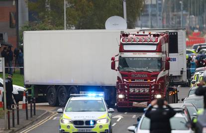 Pronašli  15 ljudi zatvorenih u prikolici kamiona u Engleskoj