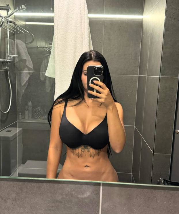 Iz trkaćih automobila prebacila se na OnlyFans i 'diže' milijune