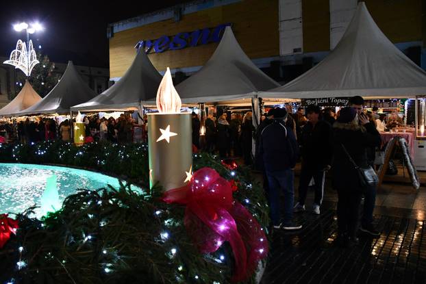 FOTO Advent u Slavonskom Brodu: Dvije lokacije, nove atrakcije i nezaboravni doživljaji