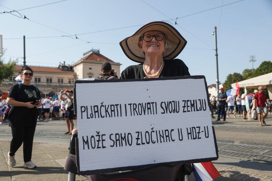 Zagreb: Okupljanje prosvjednika Hodaj za Liku, hodaj za Hrvatsku