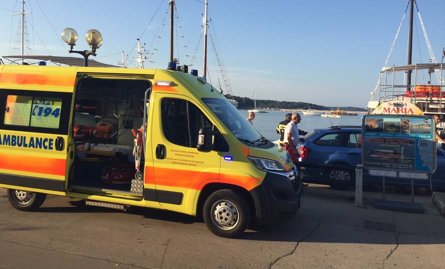 Stariji muškarac pao je s broda u porečkoj marini i umro
