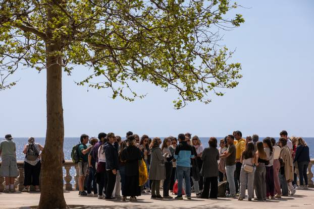Dubrovnik: Veliki broj turista u razgledavanju grada