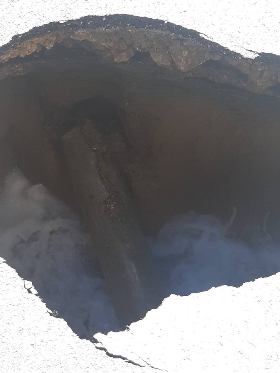 Video: Propao je dio ulice u Maksimiru, policija sve ogradila