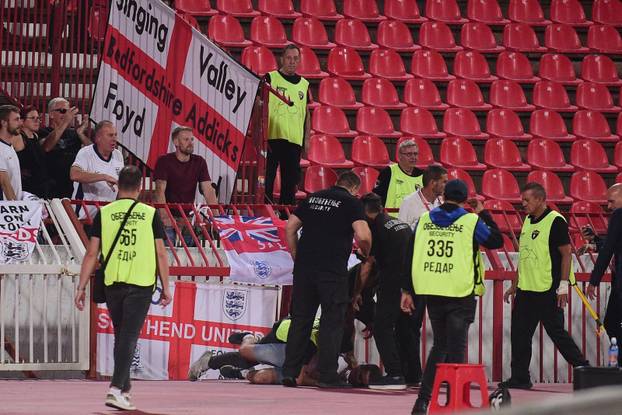 Beograd: Tijekom utakmice Srbije i Engleske izbila tučnjava, intervenirala policija