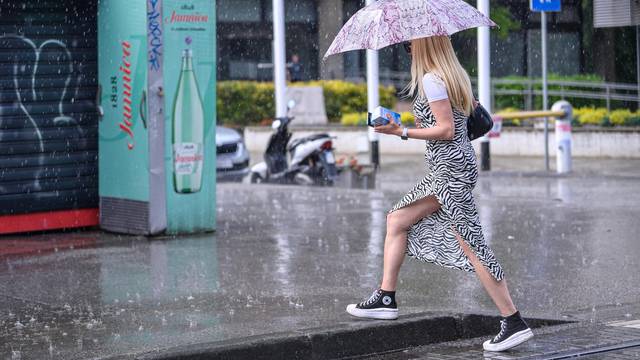 Zagreb: Posljepodnevni proljetni pljusak u centru grada