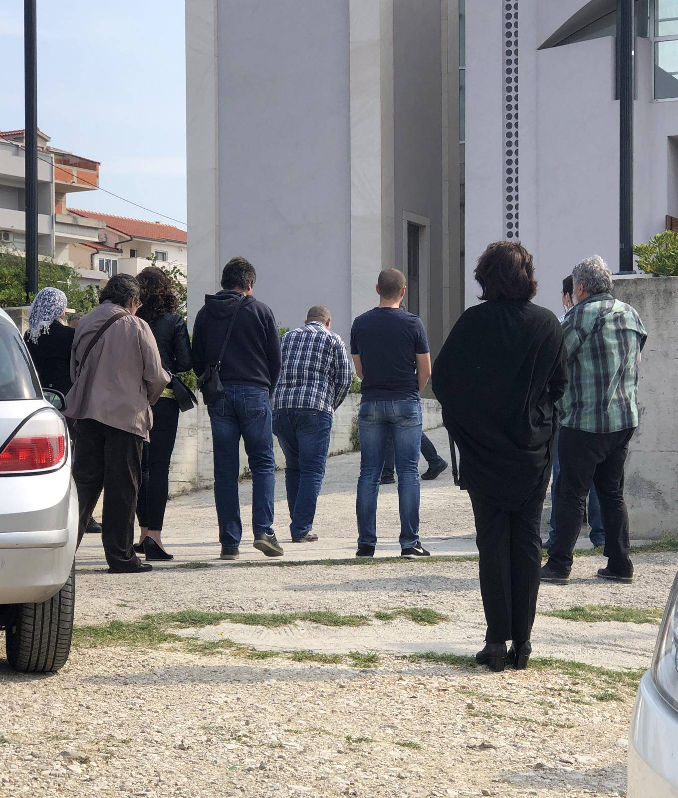 Policija se oglasila o napadu, svećenik je i danas služio misu!