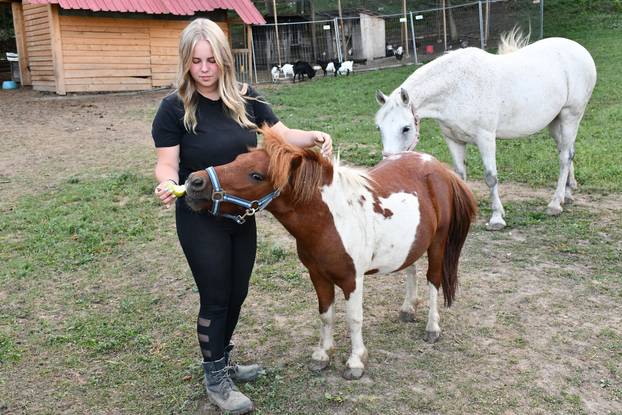 FOTO Kokoši, peseki, konji... Evo što sve skriva Enin ranč pun ljubavi: 'Oni su moji ljubimci!'
