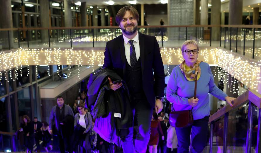 Zagreb: Okupljanje uzvanika uoči Božićnog gala koncerta Croatia osiguranja "Croatia povezana pjesmom"