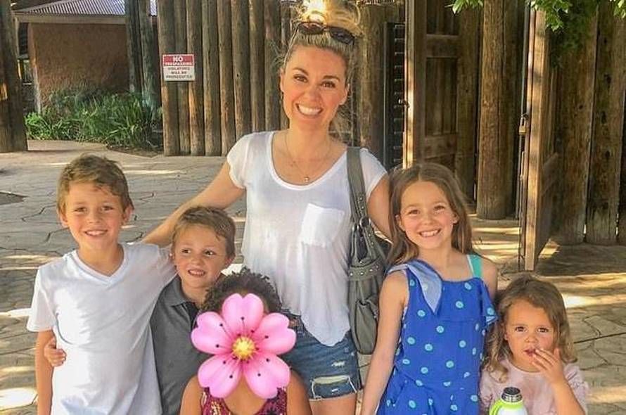 Zabranila sam djeci sve ekrane, kći sada dramatično bolje čita