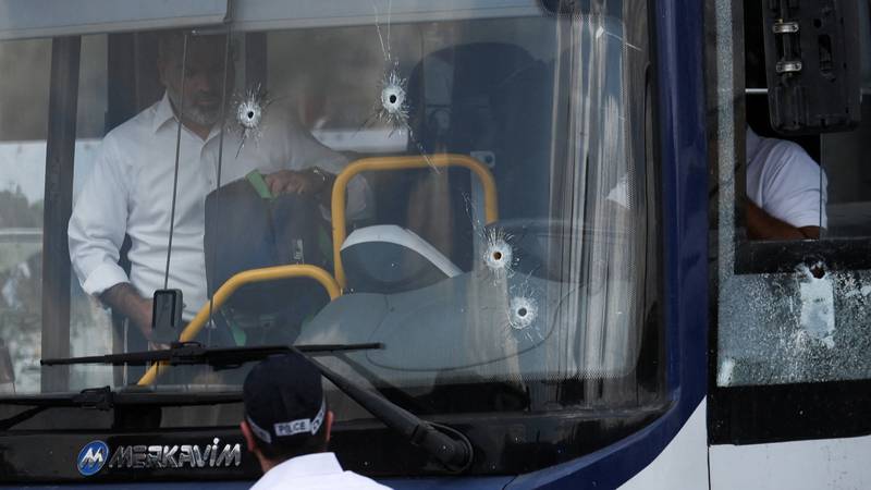 Strava u Jeruzalemu. Ušli u bus i ubili pet ljudi. Policija: Dvojica terorista su neutralizirana...