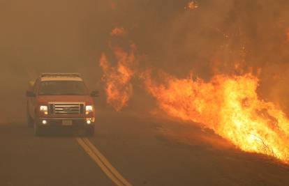 Deset ljudi do sad poginulo u velikim požarima u Kaliforniji