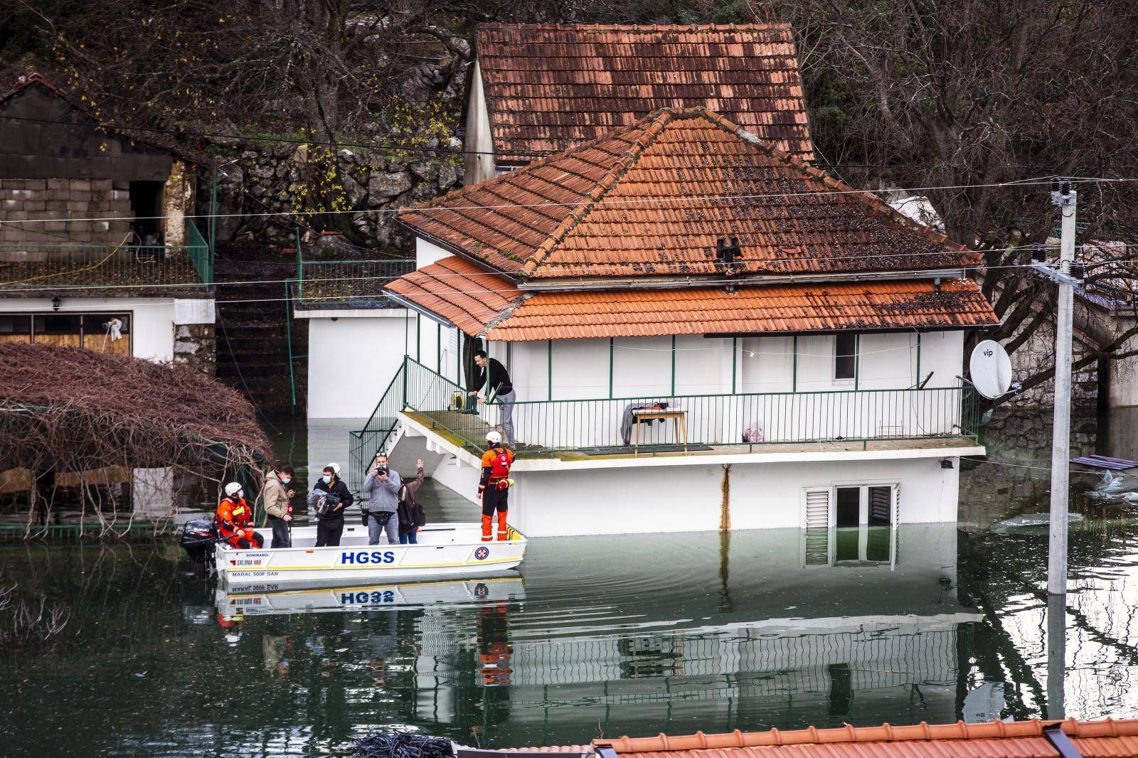 Nastavlja se borba s poplavom u Kokorićima