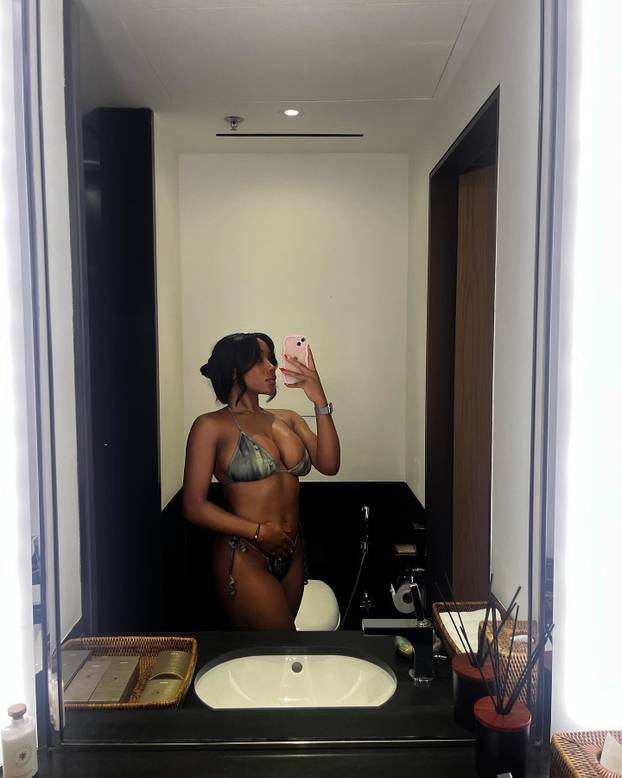 FOTO Arsenalovac osvojio njeno srce prije Premiershipa. Kupio i prsten koji vrijedi bogatstvo