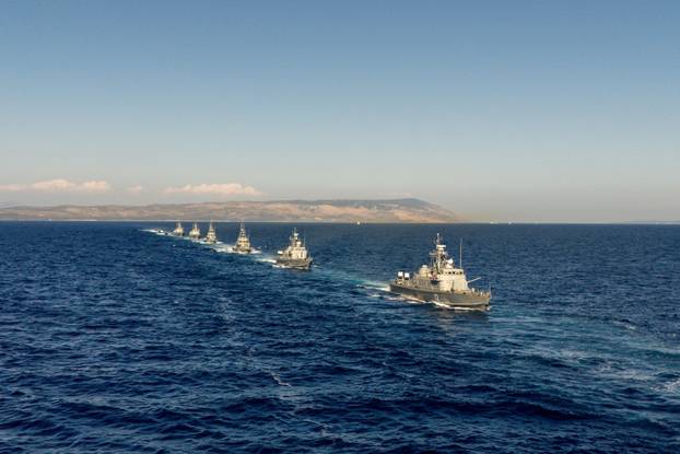 Split: Pogled iz zraka na Hrvatsku ratnu mornaricu koja izvodi vježbu za vojni Mimohod 2025. 