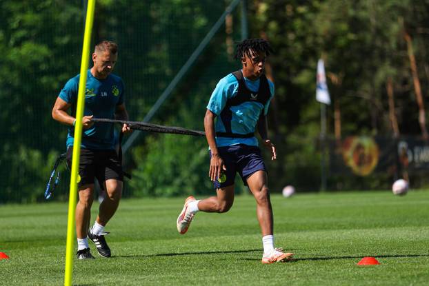 Brdo kod Kranja: Nogometa&scaron;i Dinama odradili jutarnji trening