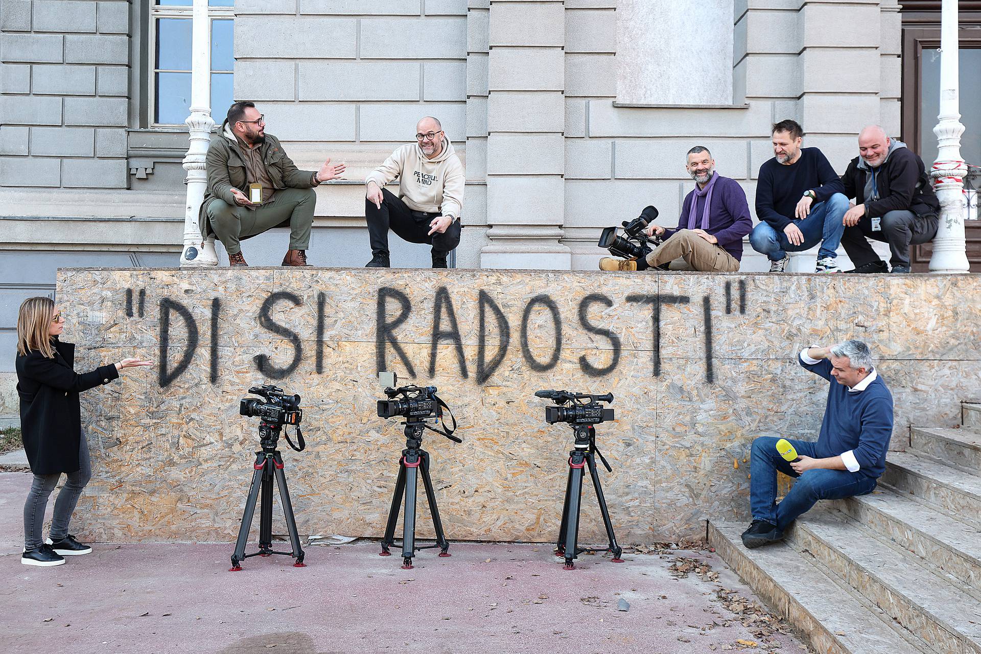 Zagreb: Na Mimari osvanuli grafiti SMS poruka Josipe Rimac i Ivana Turudića 
