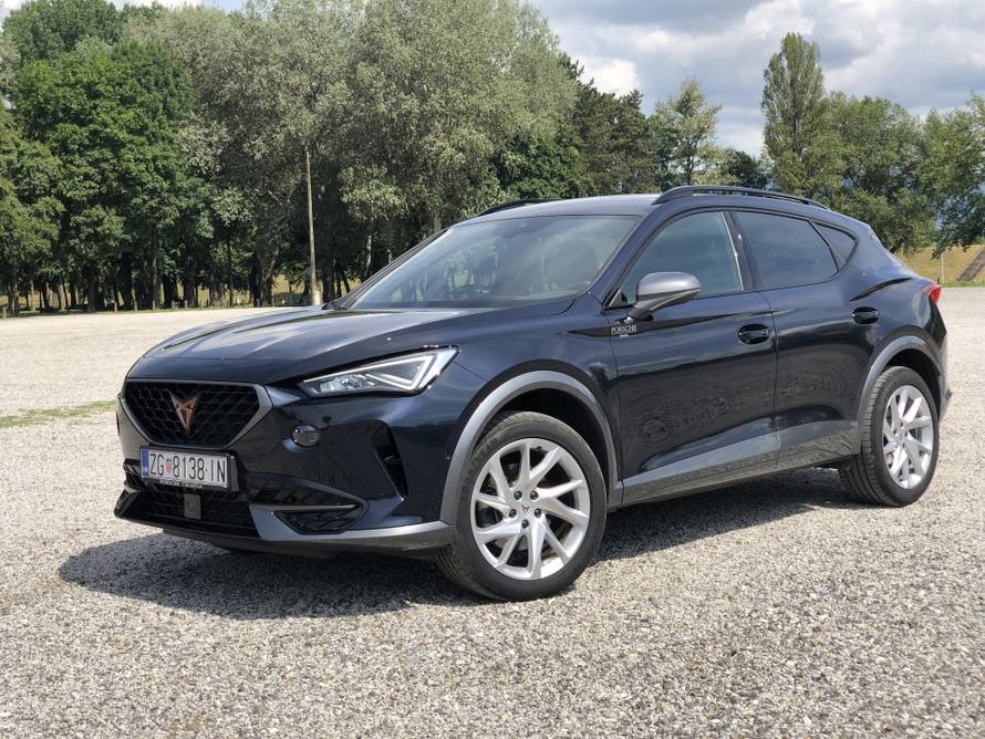 Zlatna sredina za atraktivnu Cupru. Benzinac mu  pristaje i daje više od očekivanog