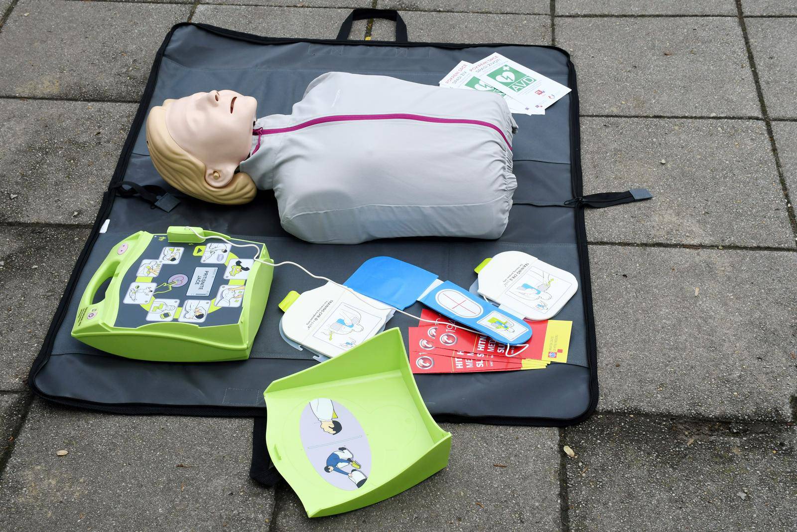 Novska: Povodom Svjetskog dana oživljavanja na glavni gradski trg postavljen javni defibrilator