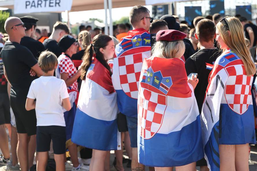 Fanovi se okupljaju u Zaprešiću uoči Thompsonova koncerta