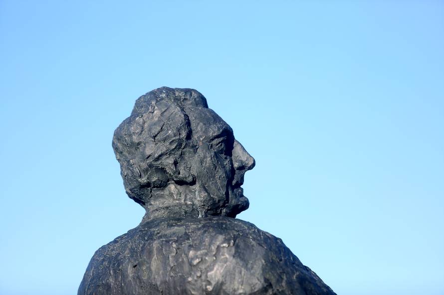 Knin: Spomenik prvom hrvatskom predsjedniku Franji TuÄmanu