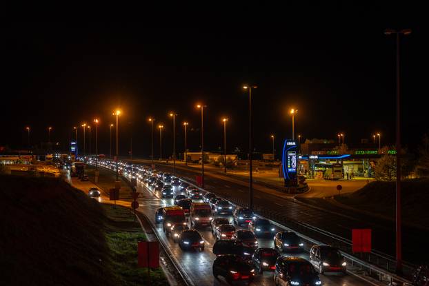 Brinje: Velika kolona vozila ispred tunela na autocesti A1 
