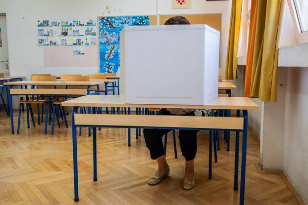 Stobreč: Građani na glasovanju u OŠ Stobreč