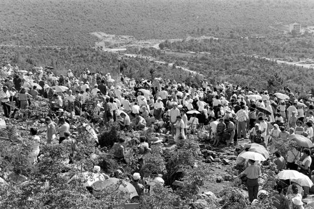 Brojni vjernici na obilježavanju 10. godišnjice ukazanja u Međurgorju, 25.6.1991.