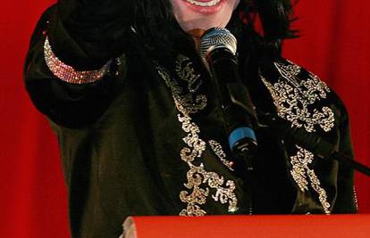 Mrtvi Michael Jackson je po zaradi čak ispred Elvisa