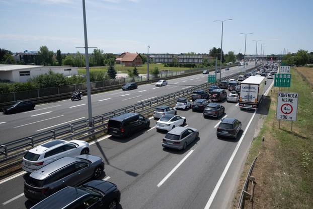 Zagreb: Gužve na naplatnoj postaji Lučko