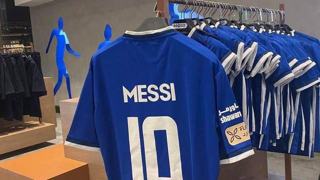 Rival Ronaldovog novog kluba  pustio u prodaju Messijev dres!?