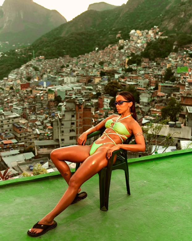 FOTO Vrućoj Brazilki Anitti tange su uniforma: Na koncertima vrti stražnjicom i zaluđuje fanove