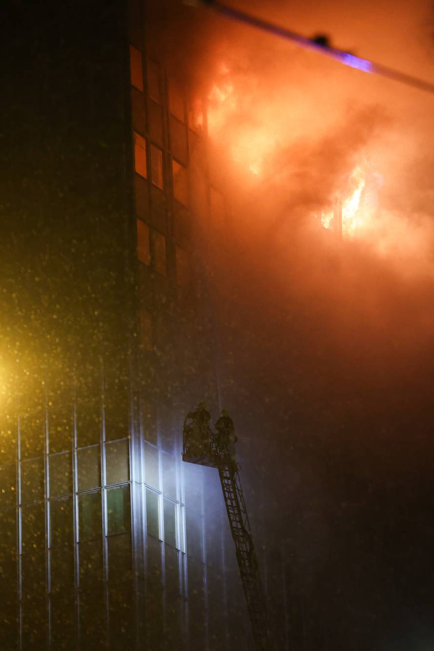 Zagreb: Požar u Vjesnikovom neboderu