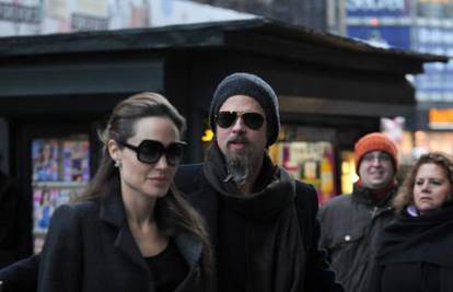 Brad Pitt pije jer Angelina želi imati otvorenu vezu