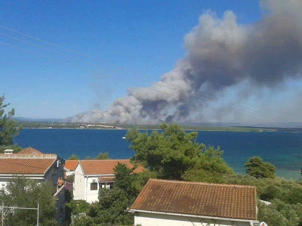 Veliki požar kod Pakoštana, vatra kod Šibenika lokalizirana