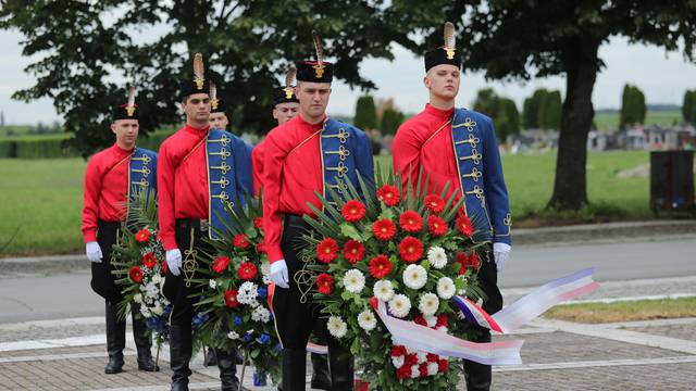 Osijek: Polaganje vijenaca povodom obilježavanja Dana državnosti Republike