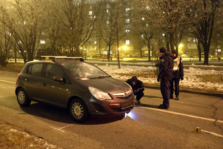 Teška nesreća: Auto naletio na policajce dok su radili očevid