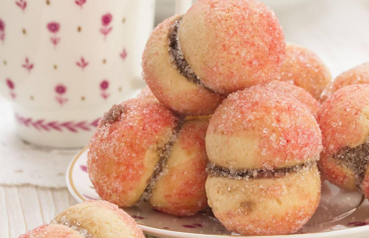 Ah te divne breskvice! Kolači koje mnoge bake prave za Božić