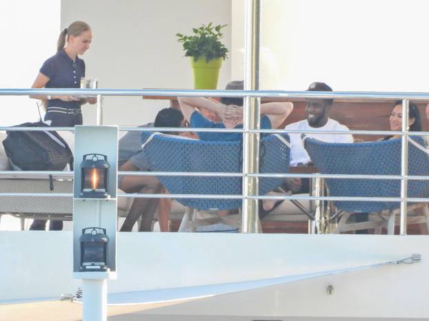 ARHIVA - 2022. EKSKLUZIVNO: Američki raper Sean "Diddy" Combs u društvu Chris Rocka, Woodyja Harrelsona i Sache Barona Cohena na jahti kod Splita