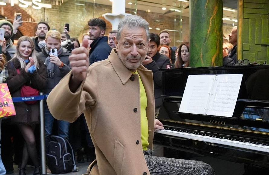 Jeff Goldblum surprise Wicked performance - London