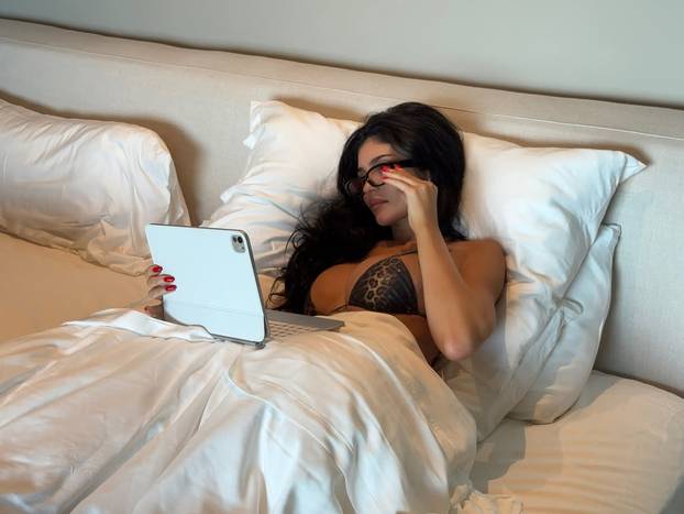 FOTO Kylie se skinula pa legla u krevet: Evo što radi u njemu...