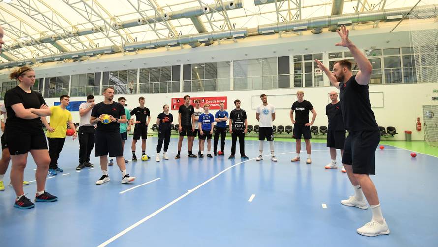 Hallgrimson i Woilff u Omišu