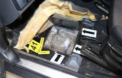 Na granici kod Dubrovnika našli 36 kilograma marihuane u autu