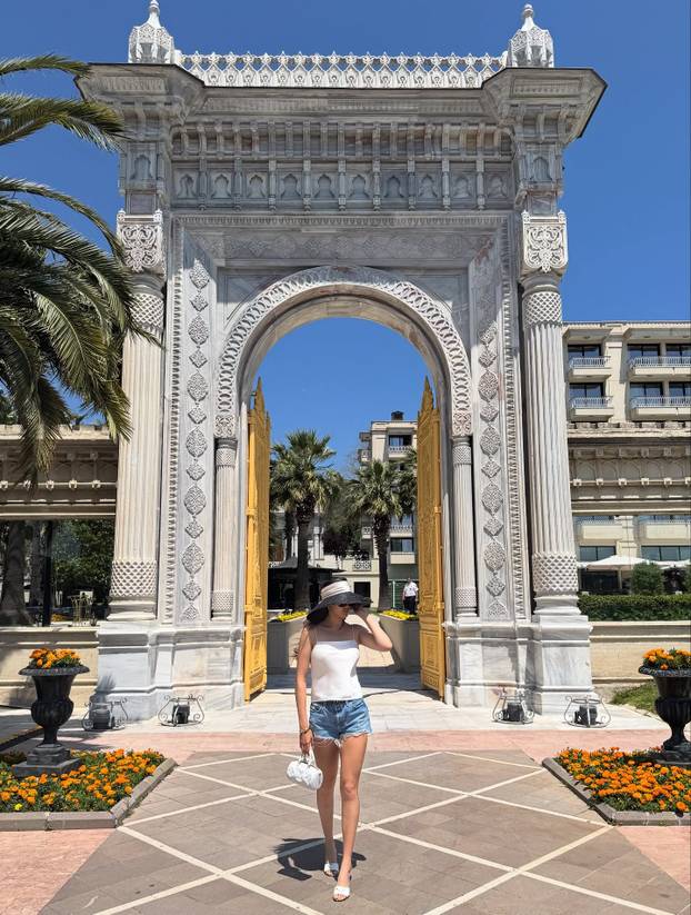 FOTO Ova olimpijka može sve. Na skijama osvaja medalje, a u tangicama podsjeća da je model