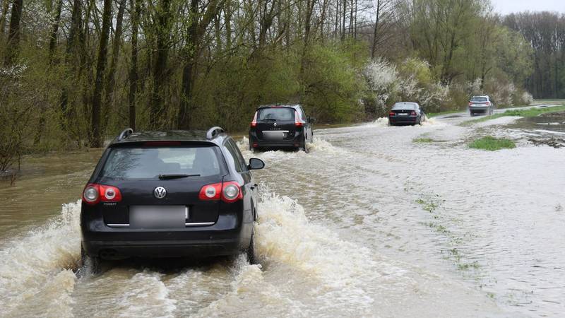 Drama kod Bjelovara: Hitne službe spasile kuće od poplave!