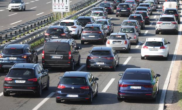 Zagreb: Gužve na naplatnim kućicama u Lučkom prema moru