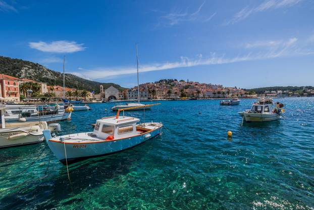 Sunčan dan na Hvaru 