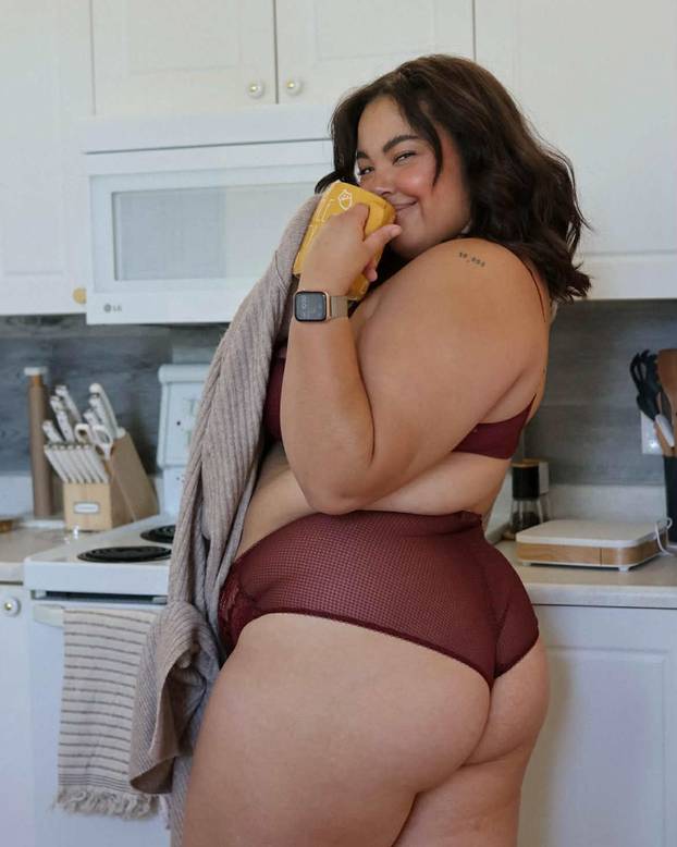 Plus-size influencerica ponosno pokazuje svoje obline: 'Tko se ne bi hvalio ovakvim grudima?'