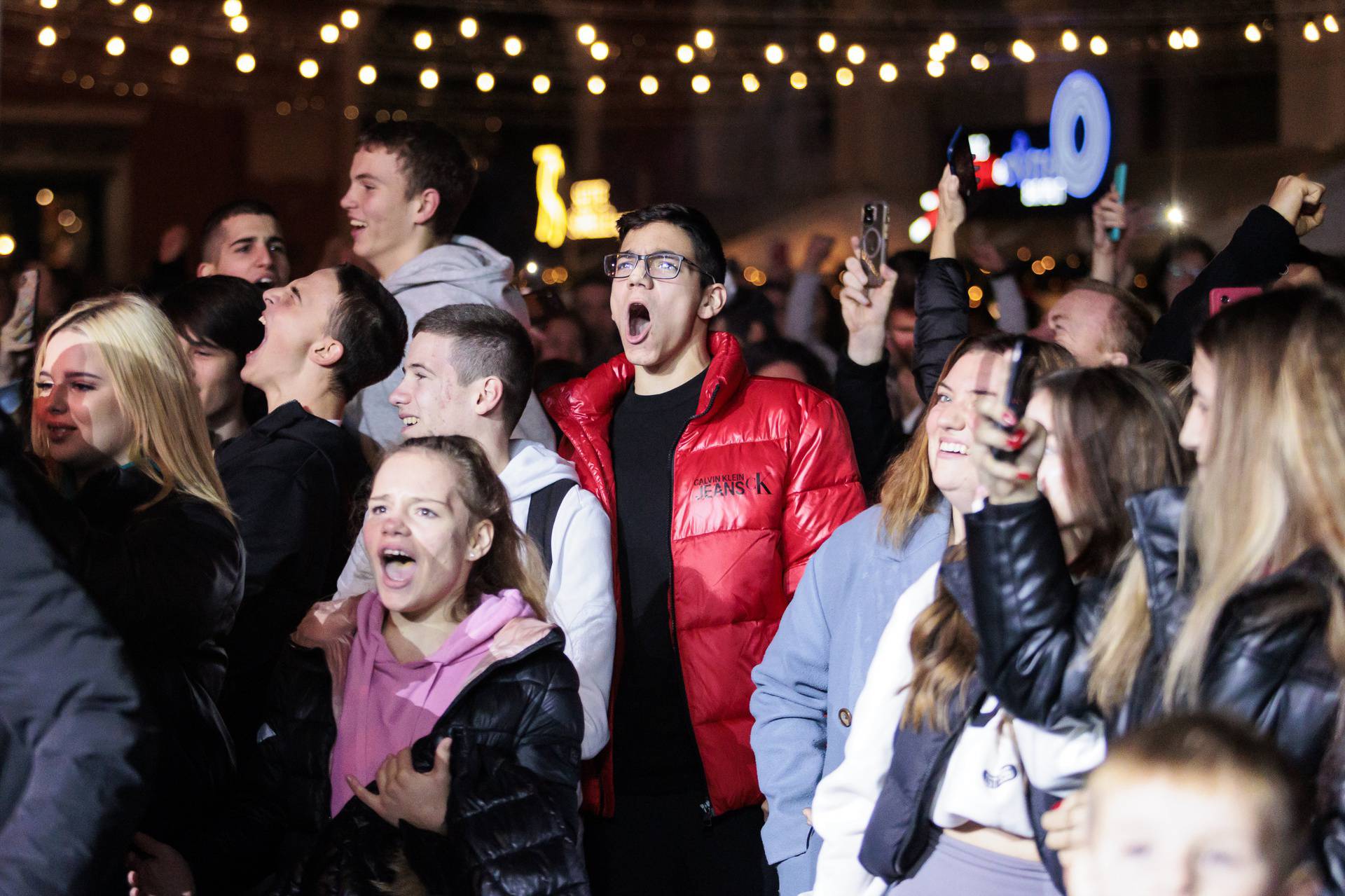 Splićani na Prokurativama proslavili prolazak Hrvatske u četvrtfinale Svjetkog prvenstva